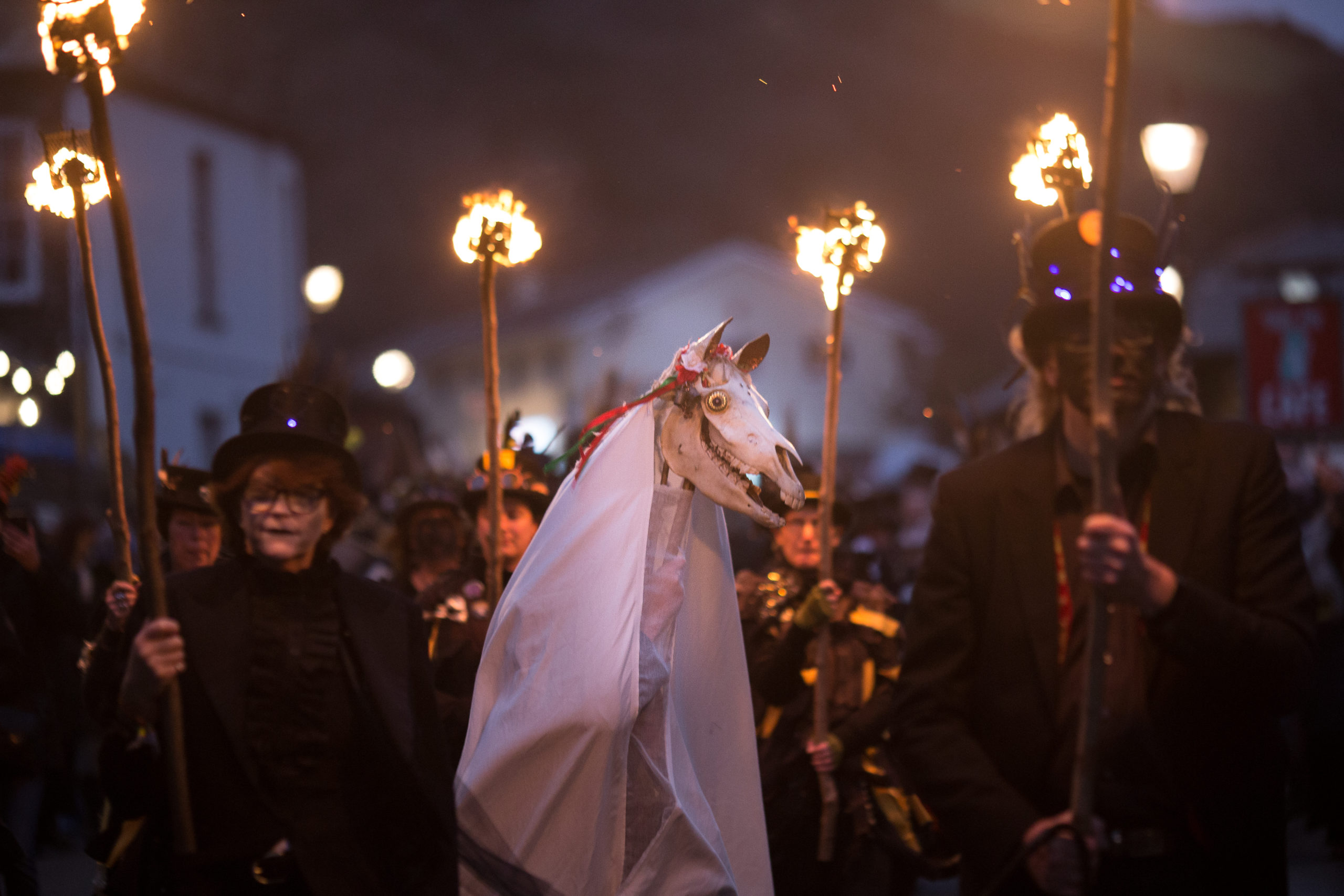 La cabalgata navideña del caballo muerto: un acercamiento al festejo de Mary Lwyd